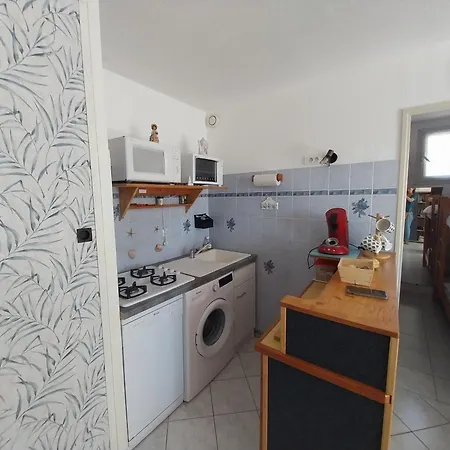 T2 Rdc, Cabine, Climatise,terrasse Et Parking * Narbonne-Plage